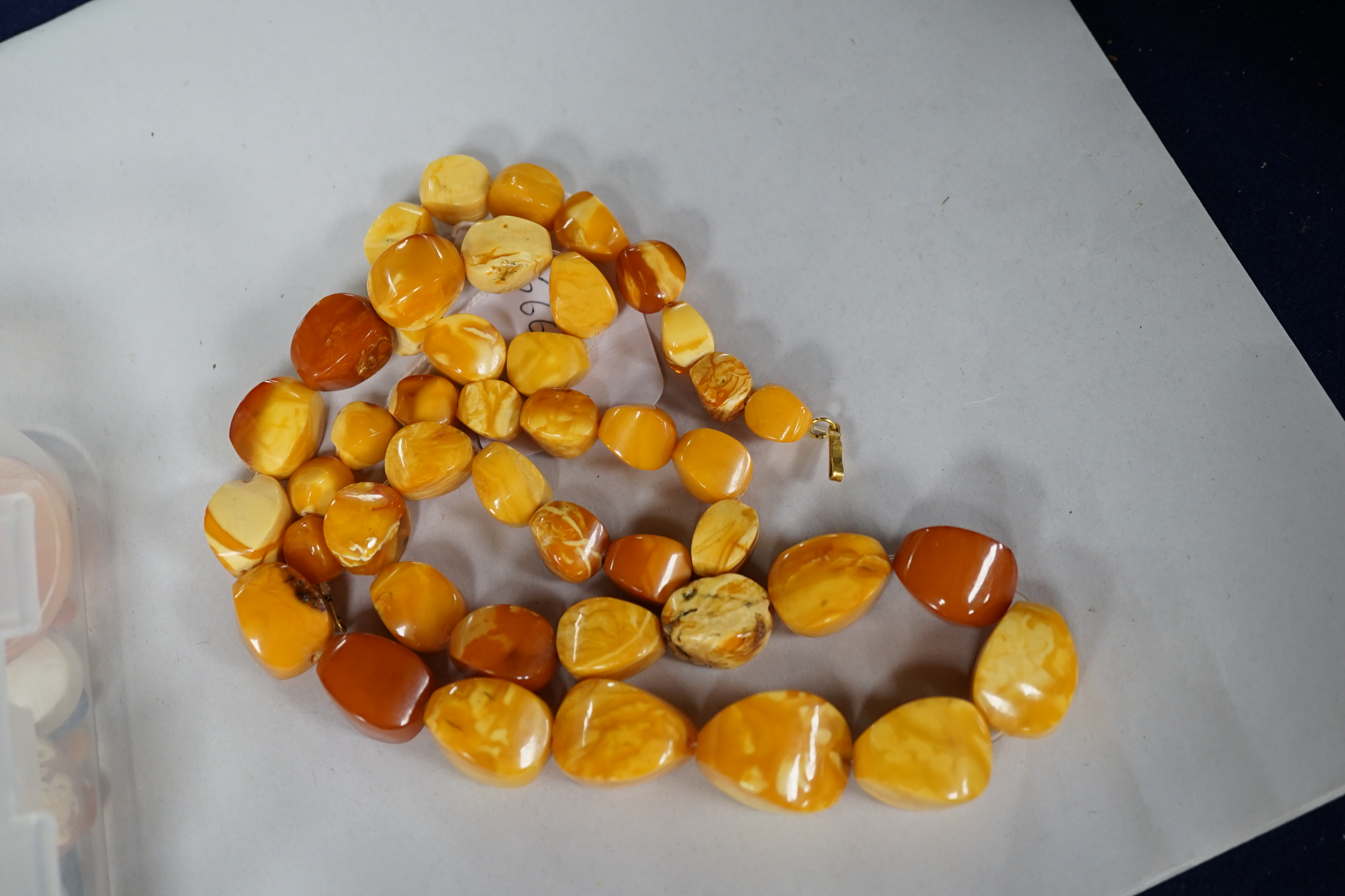 A single strand amber pebble bead necklace, 78cm, gross weight 93 grams. Condition - poor to fair